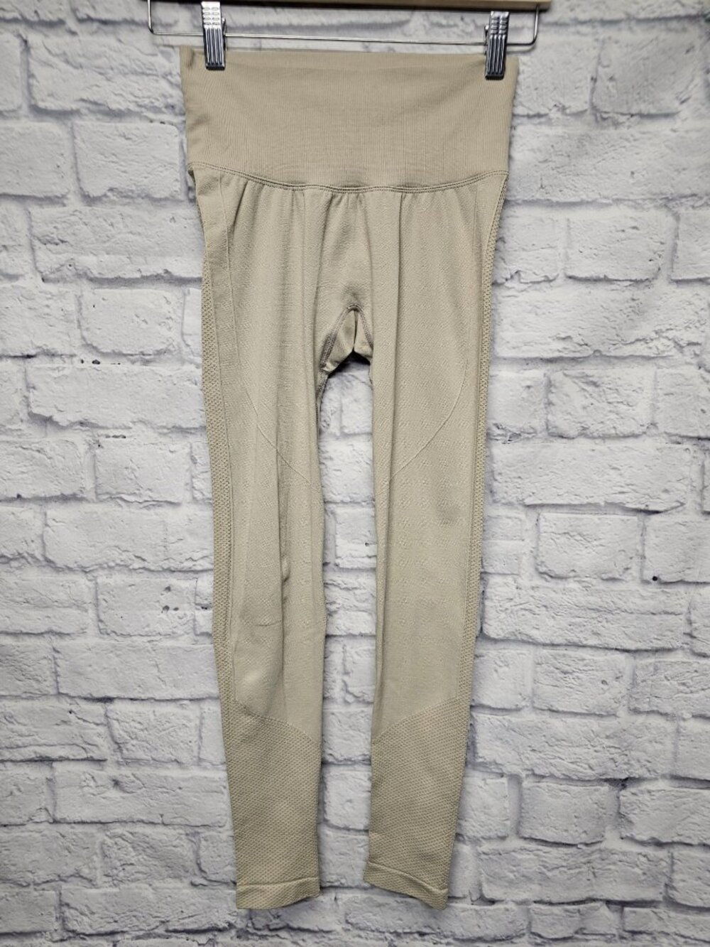 Womens S Beige Textured Athletic Butt Glutes Ribbed Waist Workout Stretch Pants
